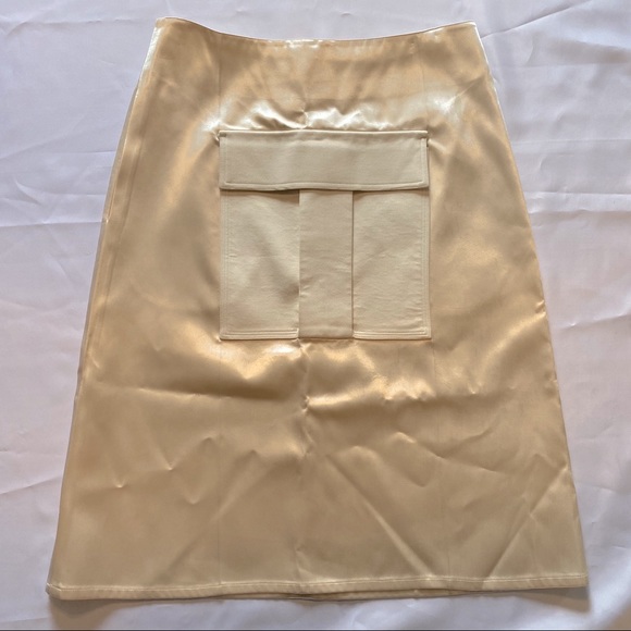 CÉLINE satin front pocket skirt in cream - Picture 2 of 7